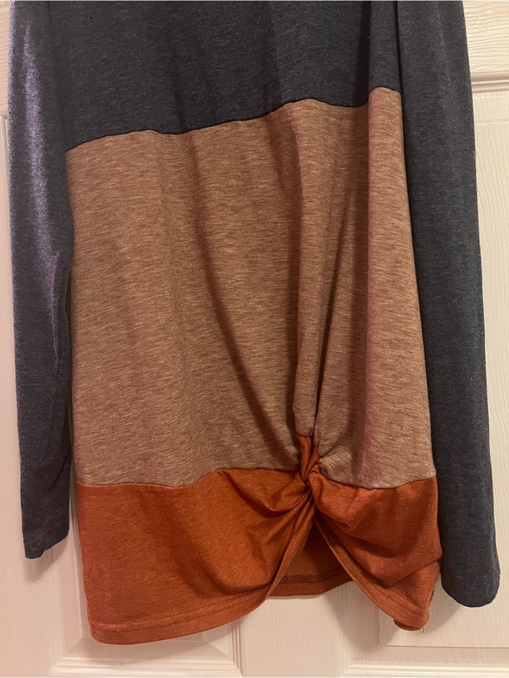 Excellent condition! Cold-Shoulder Colorblock Long Sleeve Top. Size Large. - Picture 6 of 15